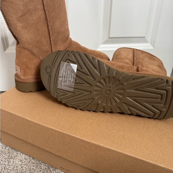 UGG Classic Short II Tan Boots - Picture 5 of 6